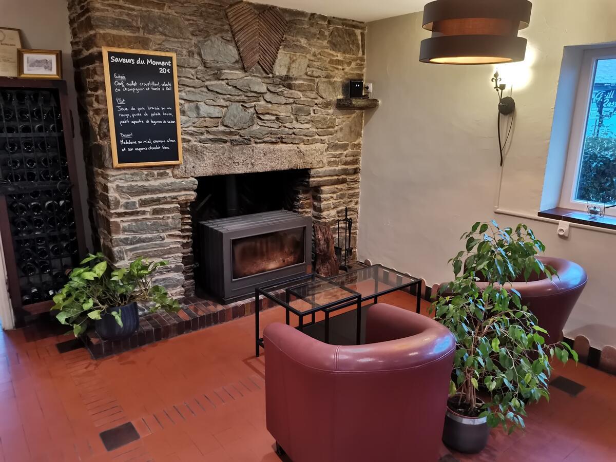 Logis Hotel Le Relais De La Poste Restaurant Le Fil Du Temps Thury-Harcourt-le-Hom エクステリア 写真