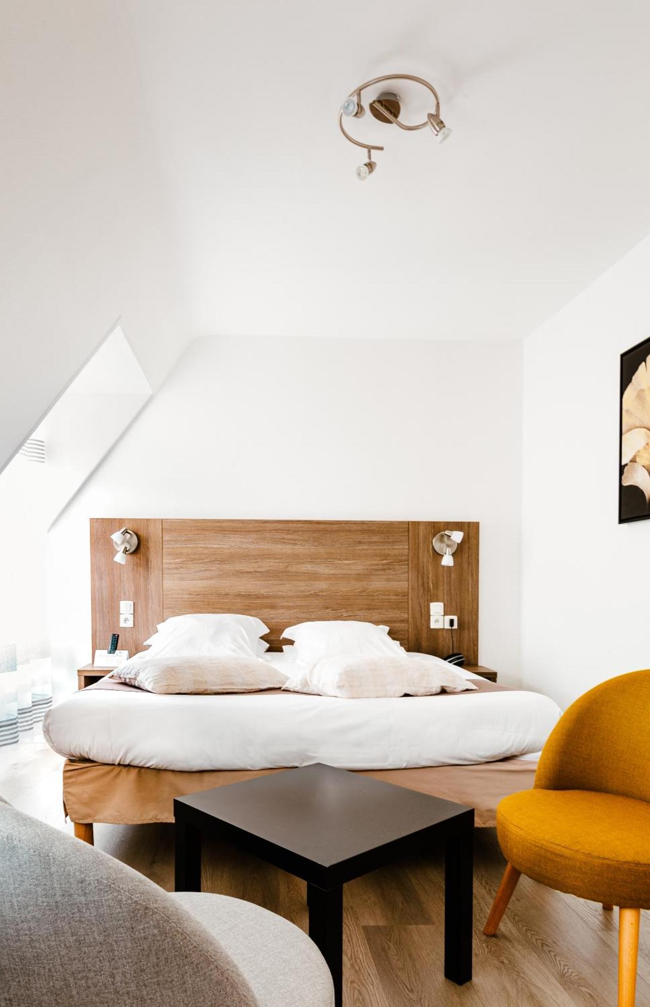Logis Hotel Le Relais De La Poste Restaurant Le Fil Du Temps Thury-Harcourt-le-Hom エクステリア 写真
