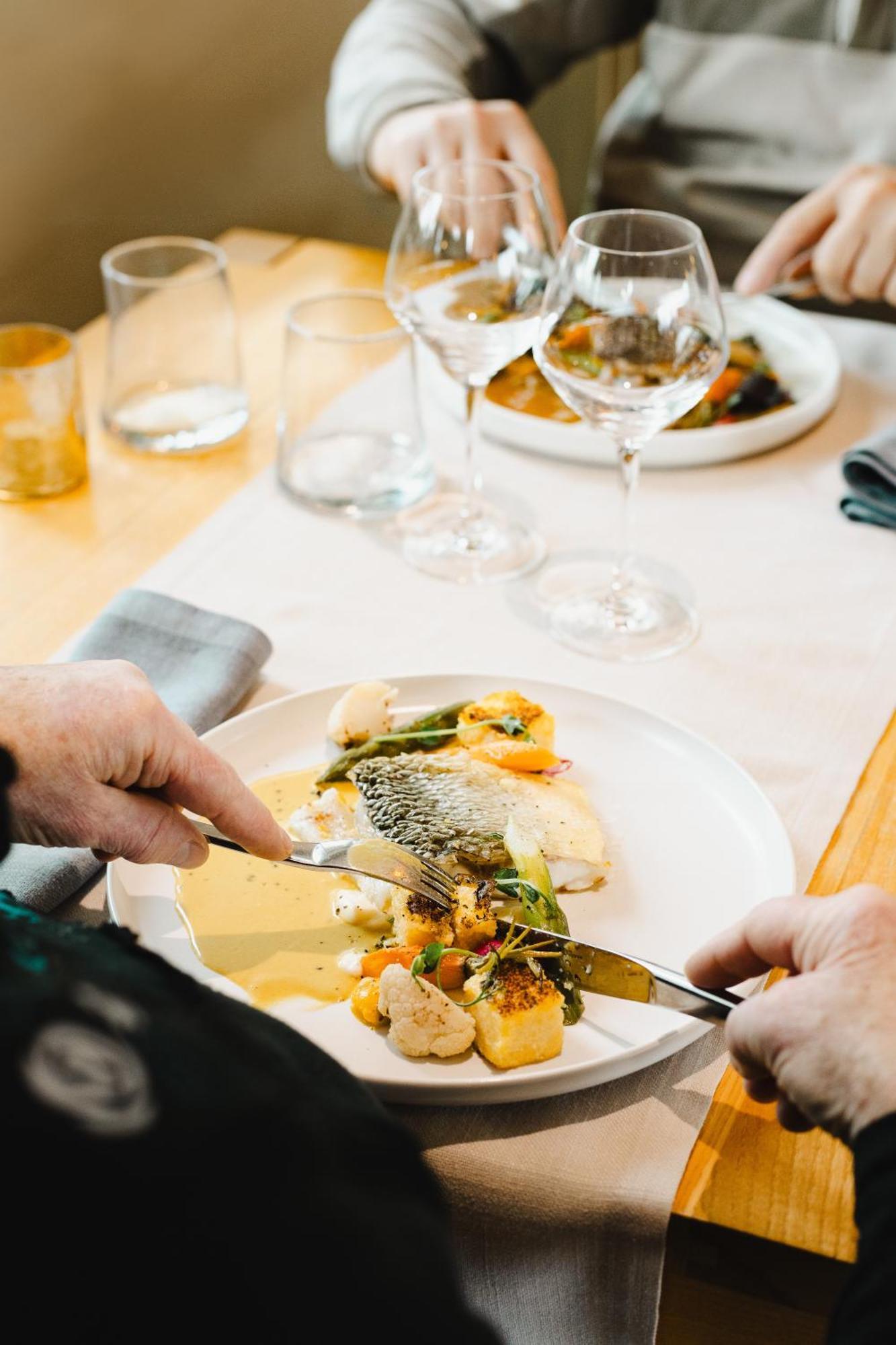 Logis Hotel Le Relais De La Poste Restaurant Le Fil Du Temps Thury-Harcourt-le-Hom エクステリア 写真