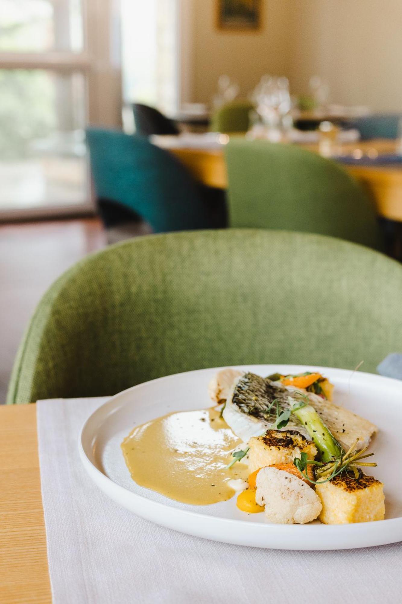 Logis Hotel Le Relais De La Poste Restaurant Le Fil Du Temps Thury-Harcourt-le-Hom エクステリア 写真