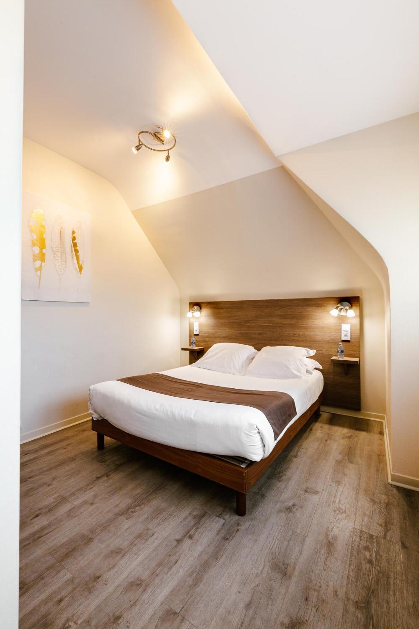 Logis Hotel Le Relais De La Poste Restaurant Le Fil Du Temps Thury-Harcourt-le-Hom エクステリア 写真