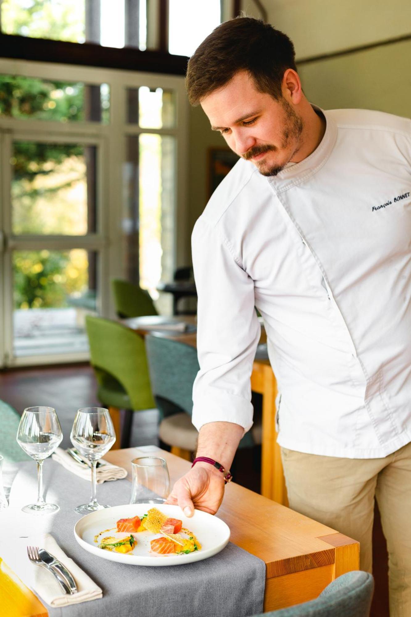 Logis Hotel Le Relais De La Poste Restaurant Le Fil Du Temps Thury-Harcourt-le-Hom エクステリア 写真