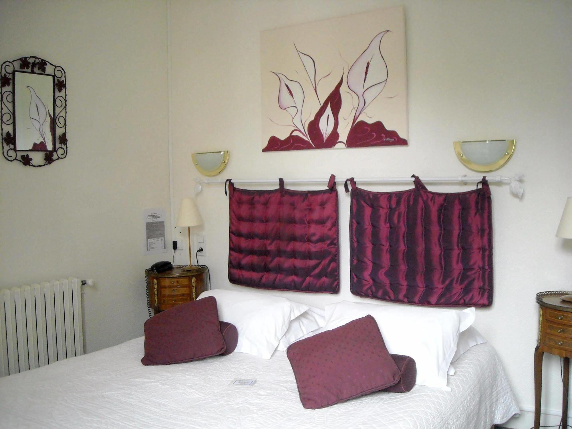 Logis Hotel Le Relais De La Poste Restaurant Le Fil Du Temps Thury-Harcourt-le-Hom エクステリア 写真