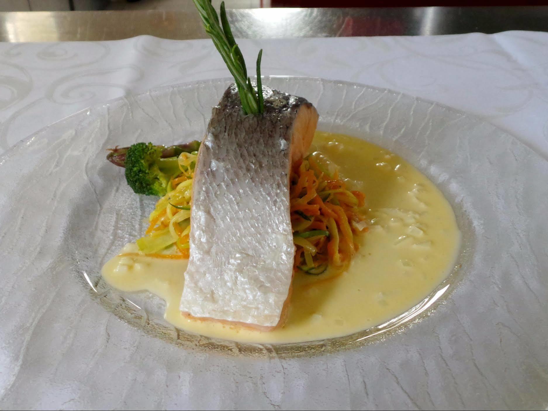 Logis Hotel Le Relais De La Poste Restaurant Le Fil Du Temps Thury-Harcourt-le-Hom エクステリア 写真