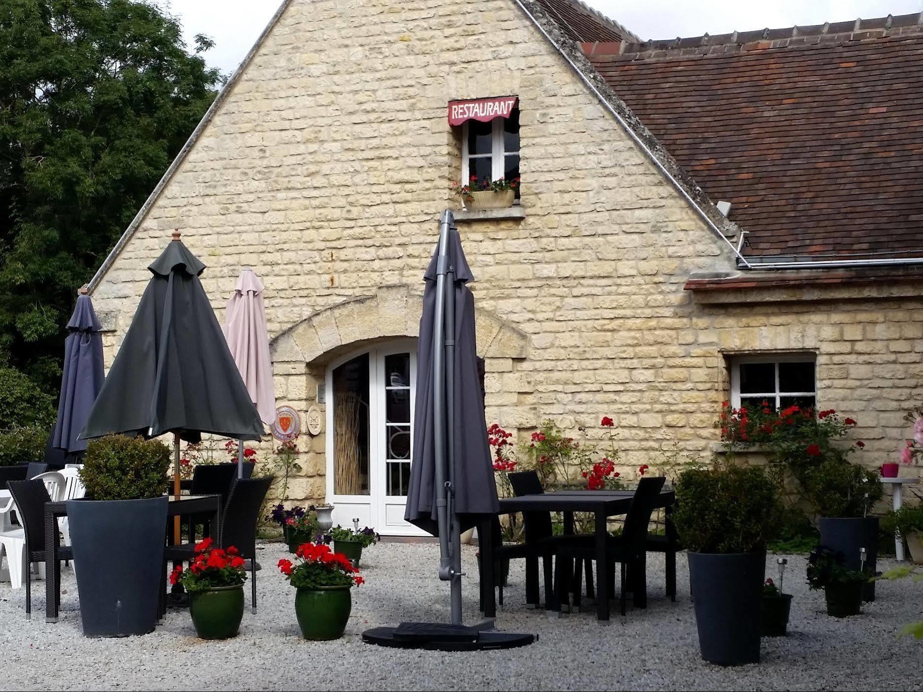 Logis Hotel Le Relais De La Poste Restaurant Le Fil Du Temps Thury-Harcourt-le-Hom エクステリア 写真