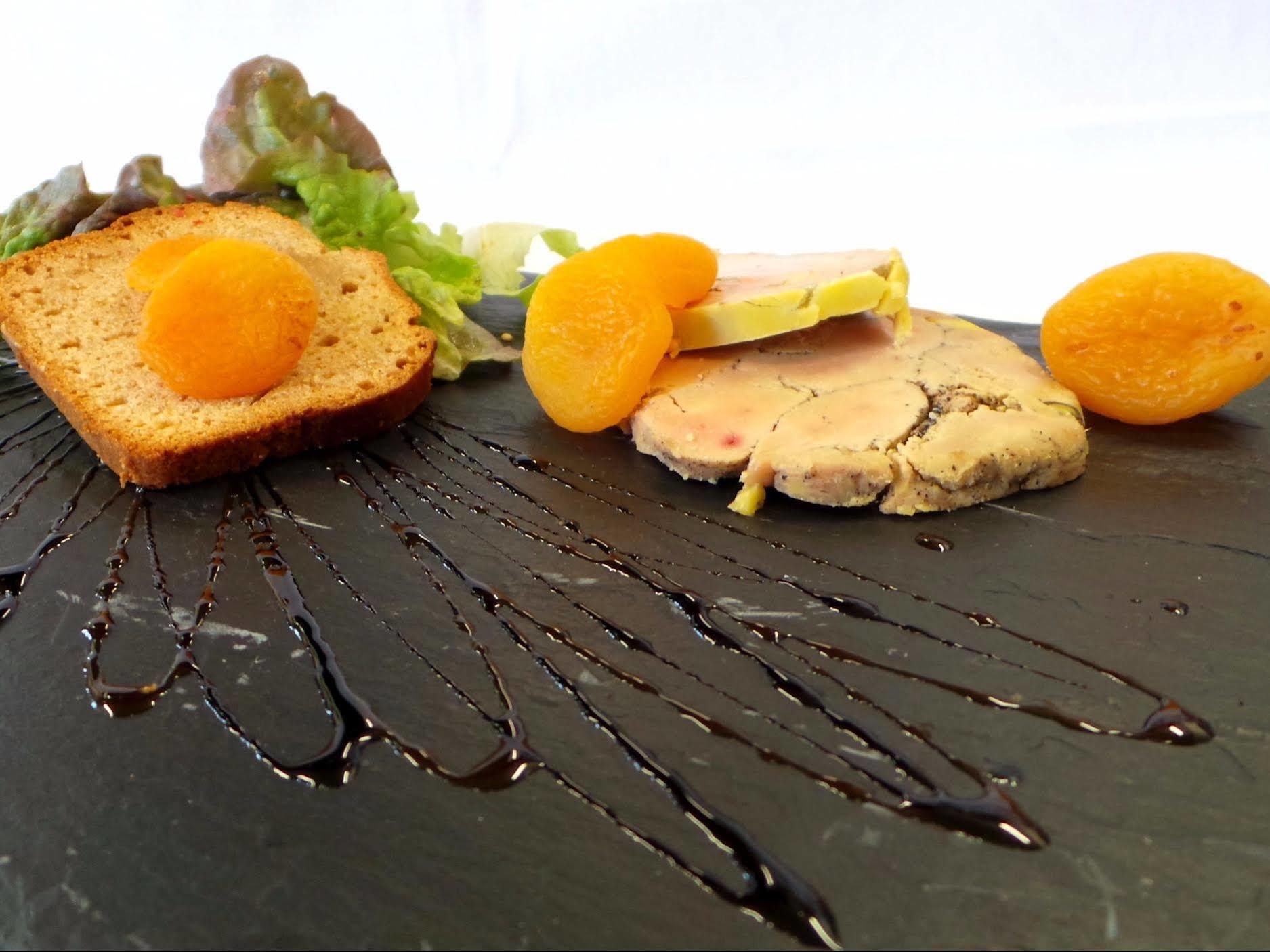 Logis Hotel Le Relais De La Poste Restaurant Le Fil Du Temps Thury-Harcourt-le-Hom エクステリア 写真
