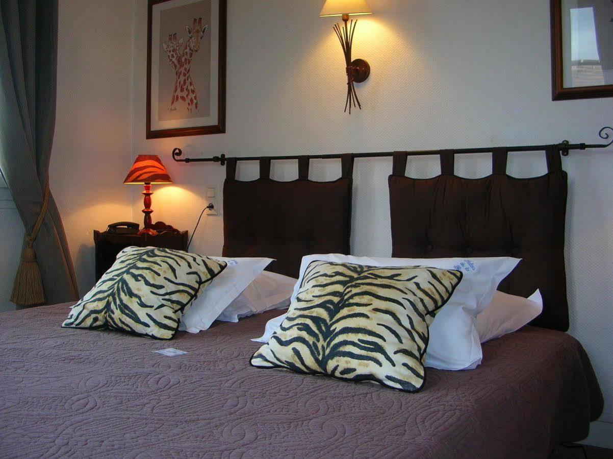 Logis Hotel Le Relais De La Poste Restaurant Le Fil Du Temps Thury-Harcourt-le-Hom エクステリア 写真