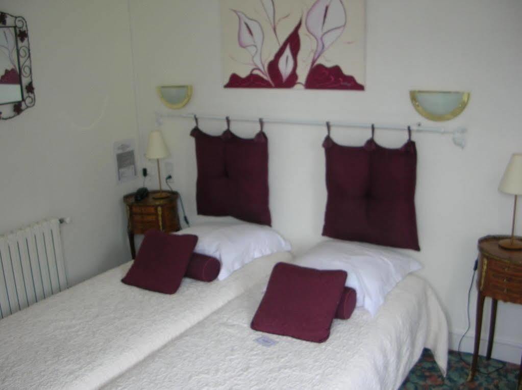 Logis Hotel Le Relais De La Poste Restaurant Le Fil Du Temps Thury-Harcourt-le-Hom エクステリア 写真