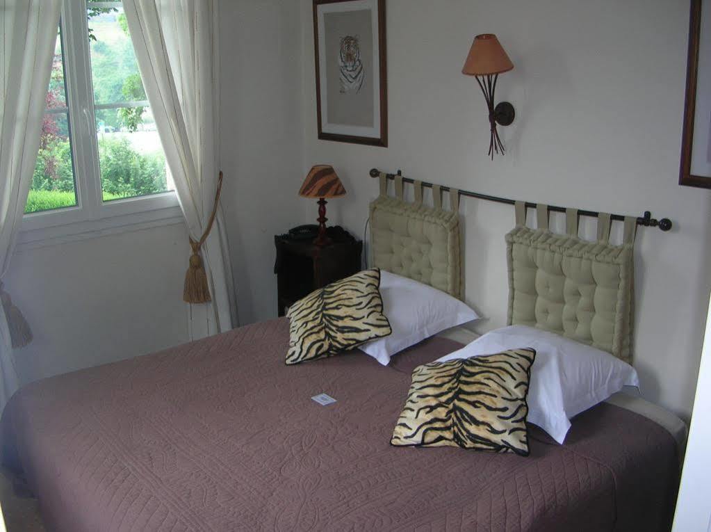 Logis Hotel Le Relais De La Poste Restaurant Le Fil Du Temps Thury-Harcourt-le-Hom エクステリア 写真