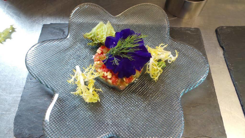 Logis Hotel Le Relais De La Poste Restaurant Le Fil Du Temps Thury-Harcourt-le-Hom エクステリア 写真