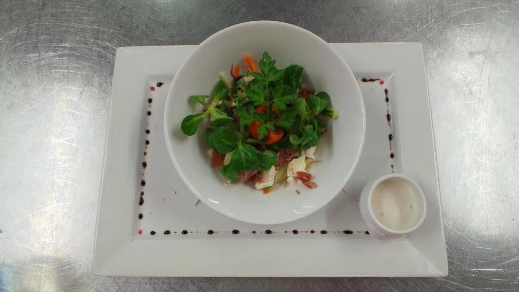 Logis Hotel Le Relais De La Poste Restaurant Le Fil Du Temps Thury-Harcourt-le-Hom エクステリア 写真