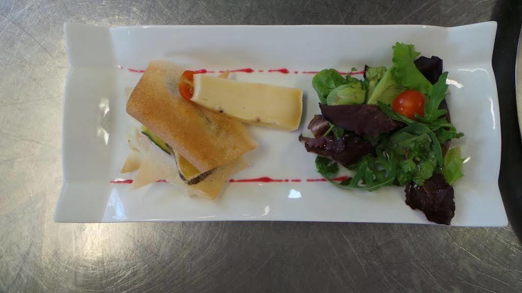 Logis Hotel Le Relais De La Poste Restaurant Le Fil Du Temps Thury-Harcourt-le-Hom エクステリア 写真