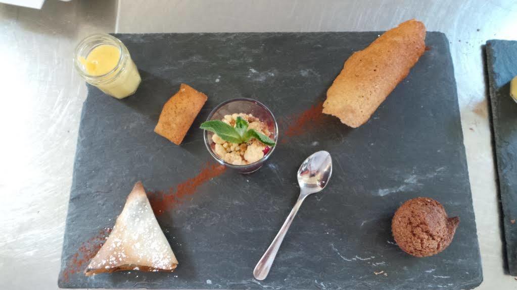 Logis Hotel Le Relais De La Poste Restaurant Le Fil Du Temps Thury-Harcourt-le-Hom エクステリア 写真