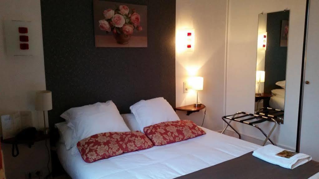 Logis Hotel Le Relais De La Poste Restaurant Le Fil Du Temps Thury-Harcourt-le-Hom エクステリア 写真