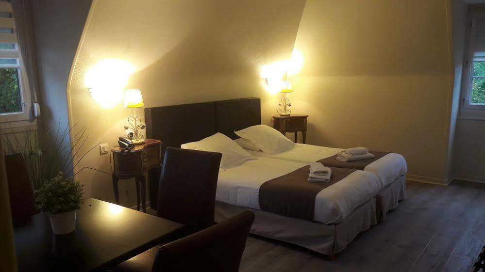 Logis Hotel Le Relais De La Poste Restaurant Le Fil Du Temps Thury-Harcourt-le-Hom エクステリア 写真