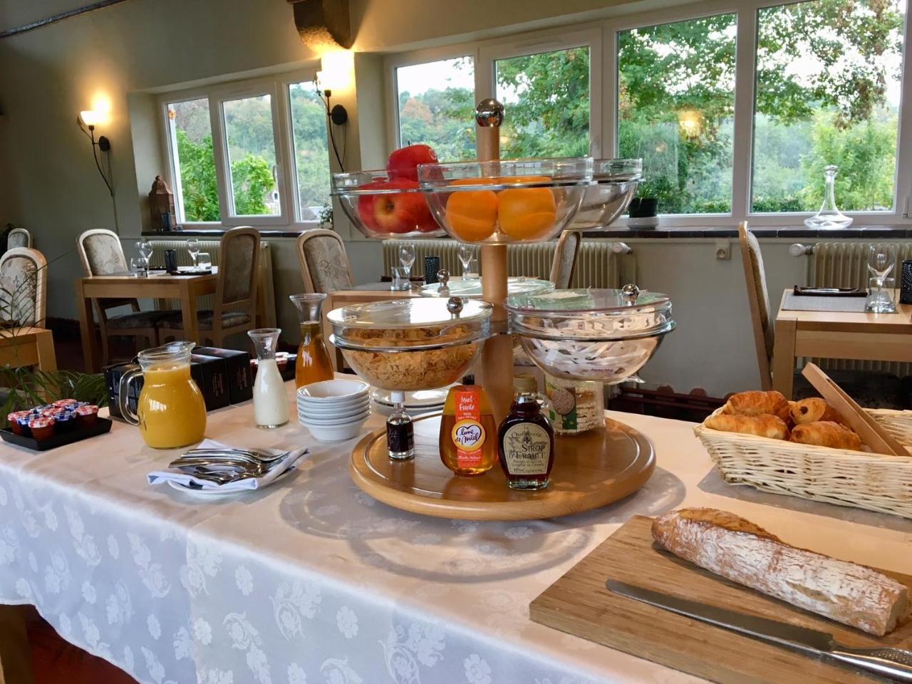 Logis Hotel Le Relais De La Poste Restaurant Le Fil Du Temps Thury-Harcourt-le-Hom エクステリア 写真