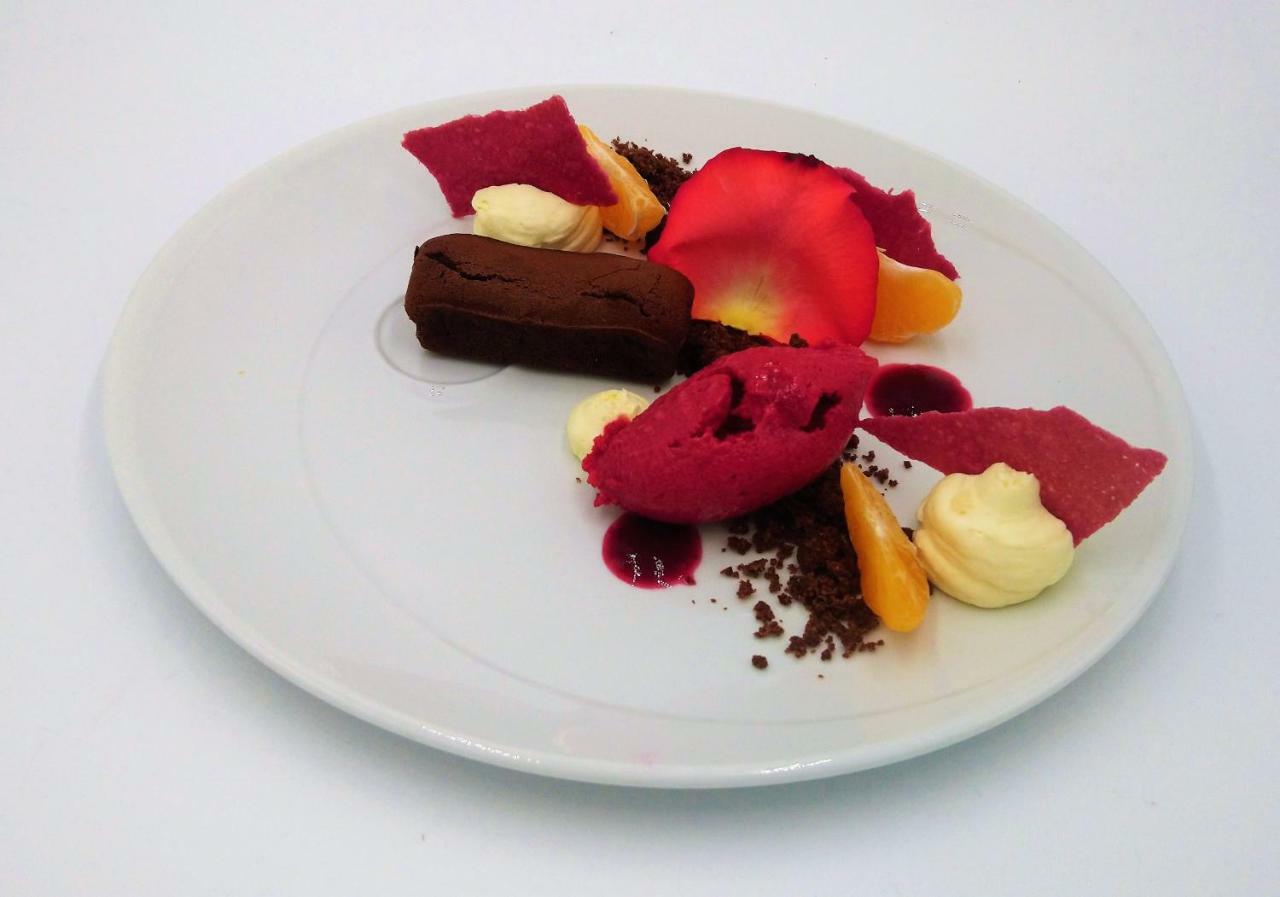 Logis Hotel Le Relais De La Poste Restaurant Le Fil Du Temps Thury-Harcourt-le-Hom エクステリア 写真